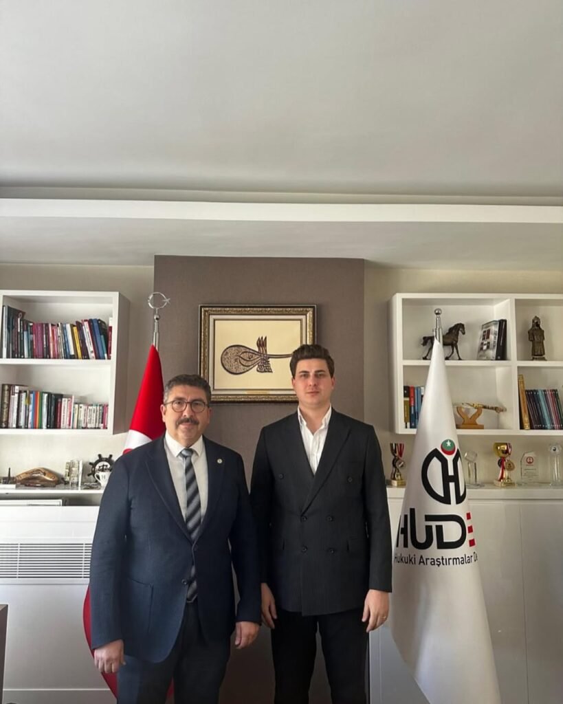 HUDER Bursa Yönetim Kurulu Üyesi ve HUDER Genç Bursa Şube Başkanı Av. Abdülkadir TAŞÇI Genel Başkanımız Av. Hasan OYMAK’ı Ziyaret Etti
